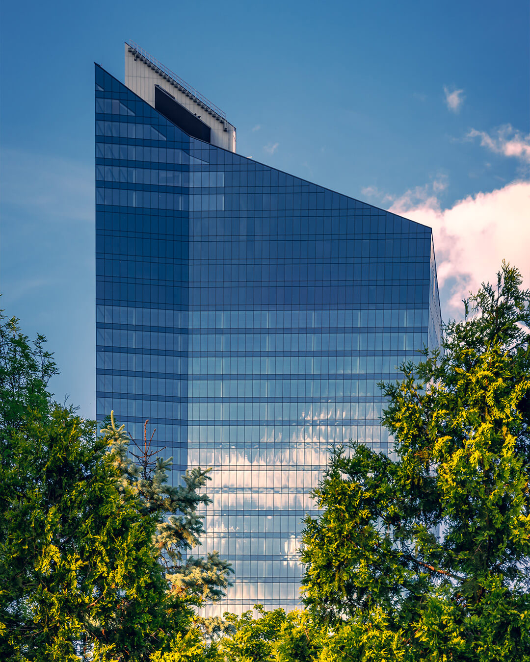 Karimpol_Section-image_1080x1350_ESG_01a